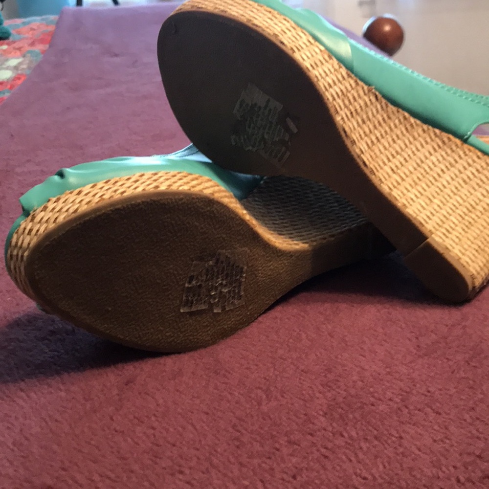 Shoes - Picture 6 of 7